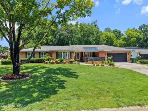 2313 Chesterfield Dr, Maryville, TN 37803