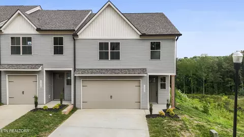 1626 Bennett Village Dr, Maryville, TN 37804