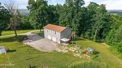 834 Walker Rd, Sharps Chapel, TN 37866