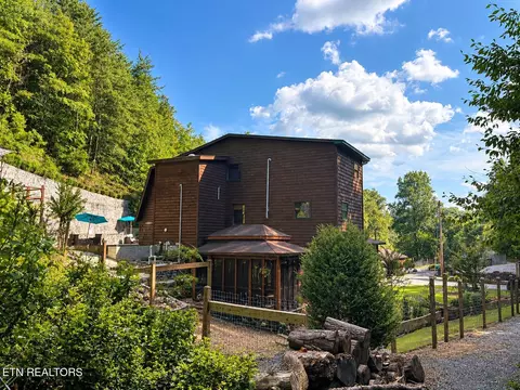 Exterior - 237 Foster Rd, Heiskell, TN 37754 photo 3 of 11