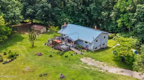 748 Christenson Rd, Deer Lodge, TN 37726