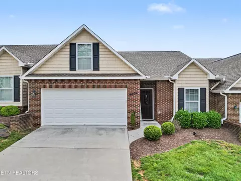 6957 Pemmbrooke Shire Ln, Knoxville, TN 37909