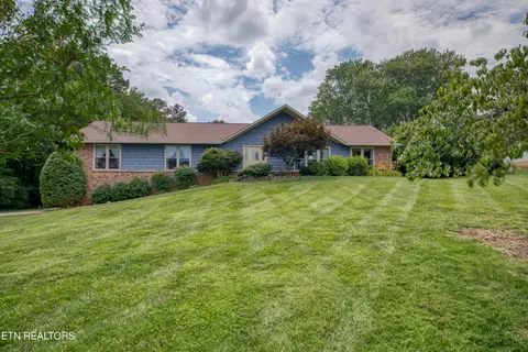909 Woodsmoke Cir, Knoxville, TN 37934