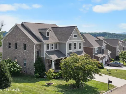 10850 Hunters Knoll Ln, Knoxville, TN 37932
