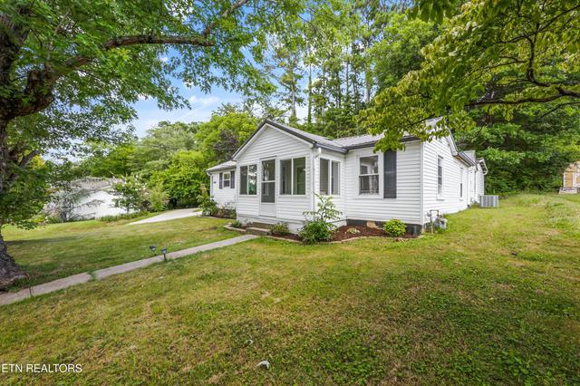 1306 Montvale Station Rd, Maryville, TN 37803