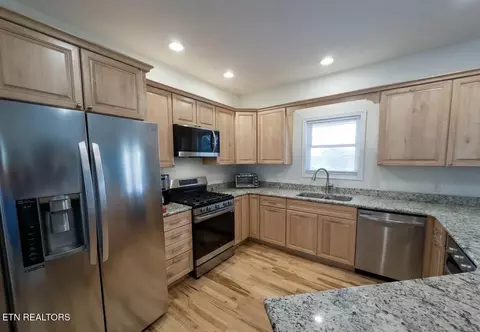 Kitchen - 413 Chippewa Ln, Rutledge, TN 37861 photo 3 of 3