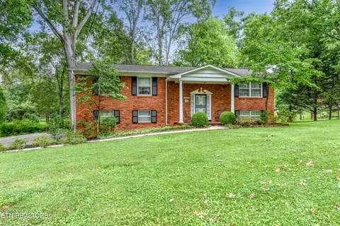 8705 Longmeade Dr, Knoxville, TN 37923