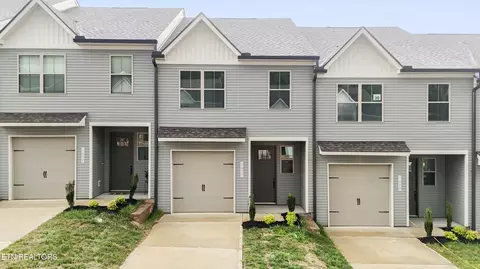 1630 Bennett Village Dr, Maryville, TN 37804