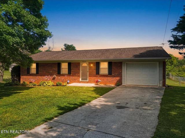 3008 Pleasant View Ave, Maryville, TN 37803