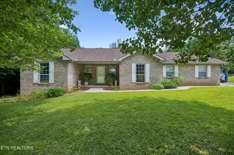 5616 Brandon Park Dr, Maryville, TN 37804