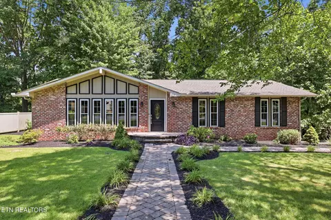 211 Connors Cir, Oak Ridge, TN 37830
