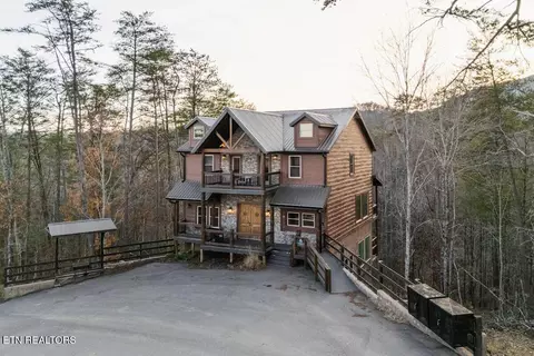 2110 Elk Pass Ln, Sevierville, TN 37876
