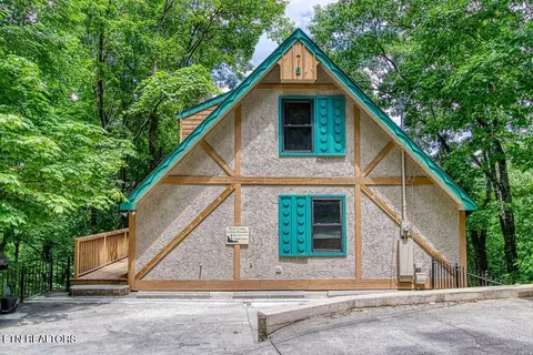 1651 Arbon Ct, Gatlinburg, TN 37738