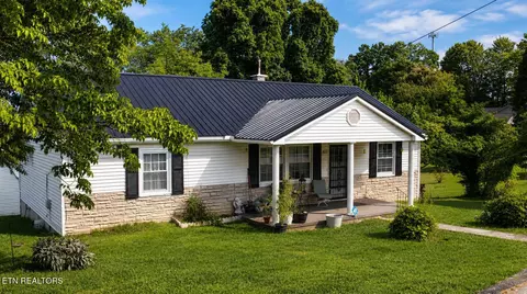 822 Rose Hill Dr, La Follette, TN 37766