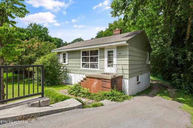 306 S Cedar St, Maryville, TN 37803