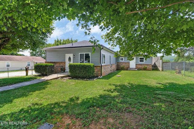 436 Maple St, Harriman, TN 37748