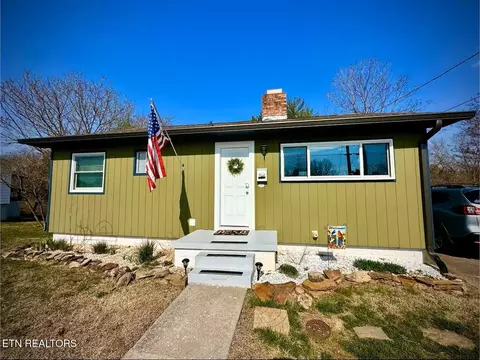 104 W Malta Rd, Oak Ridge, TN 37830