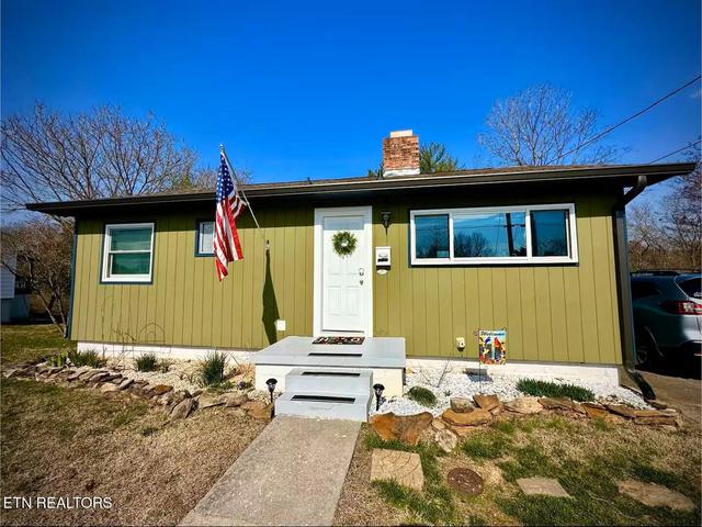 104 W Malta Rd, Oak Ridge, TN 37830