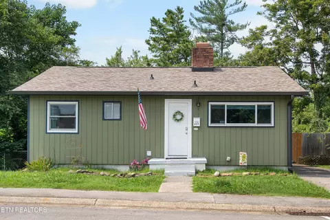 104 W Malta Rd, Oak Ridge, TN 37830
