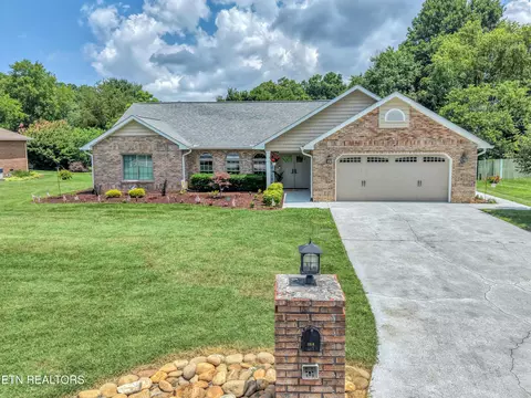 1210 Edinburgh Dr, Maryville, TN 37803