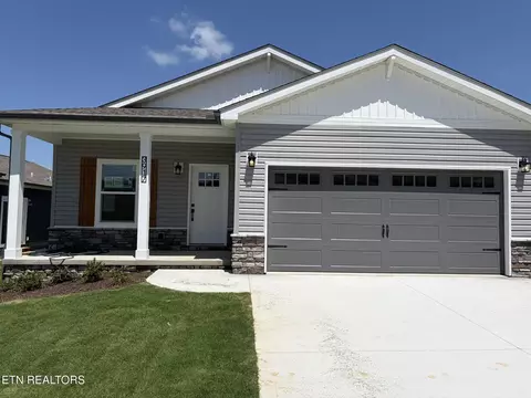 3917 Crimson Clover Ln, Knoxville, TN 37924