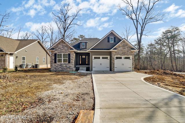 102 Amherst Dr, Crossville, TN 38558