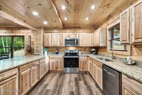 848 String Run Way, Pigeon Forge, TN 37863 photo 8