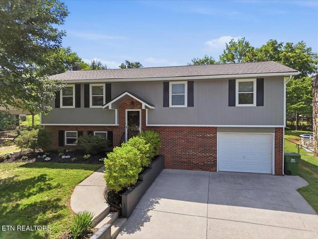 2018 Swarthmore Ln, Maryville, TN 37804