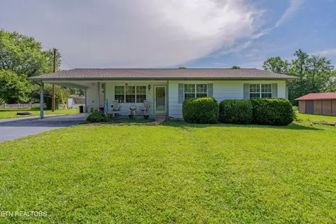 210 Jackson Ln, Oliver Springs, TN 37840