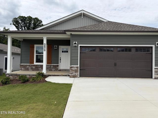 3875 Crimson Clover Ln, Knoxville, TN 37924