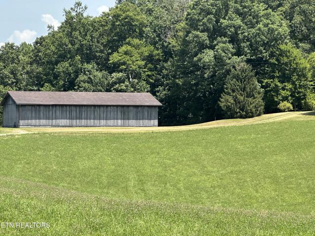 140 Cheak Dr, Rose Hill, VA 24281