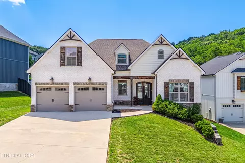 2043 Highlands Ridge Ln, Knoxville, TN 37932
