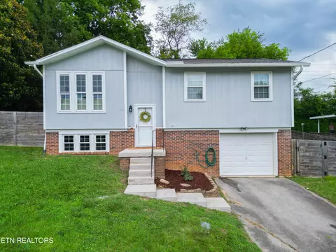 6105 Travis Dr, Knoxville, TN 37921