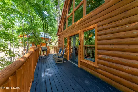 1820 Beach Front Dr, Sevierville, TN 37876