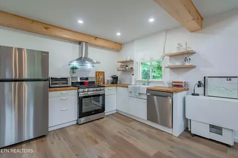 Kitchen - 131 Bart Woolum Rd, Lancing, TN 37770 photo 2 of 3