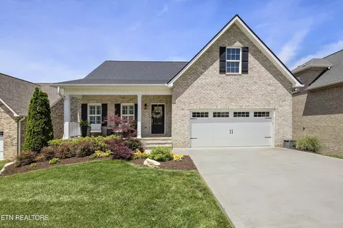 589 Timberline Dr, Lenoir City, TN 37772