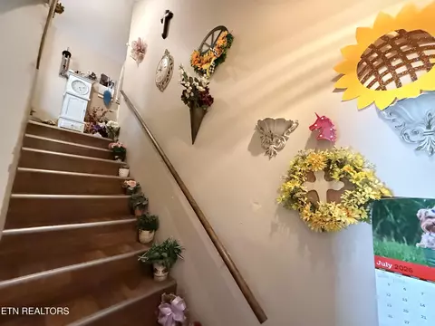 Entry Way - 1031 Dryden Loop, Dryden, VA 24243 photo 2 of 3