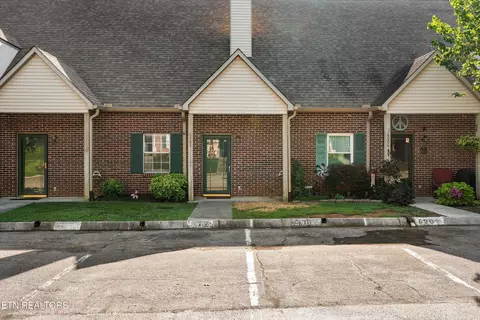 6904 Kings Crossing Way, Knoxville, TN 37918