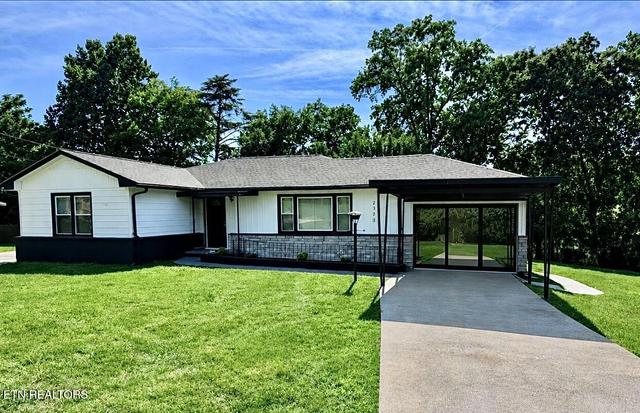 2329 Skyview Dr, Maryville, TN 37803