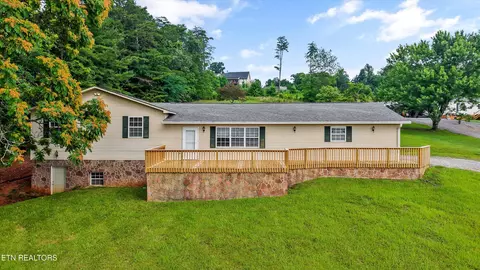 632 Mountain View Dr, Seymour, TN 37865