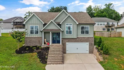 8121 Chapel Hill Ln, Knoxville, TN 37938