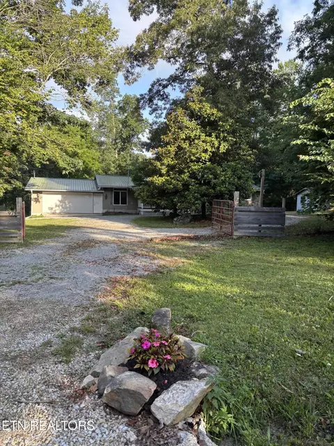 975 Lawson Rd, Crossville, TN 38571