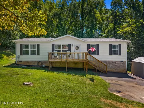 831 Pineridge Rd, Dandridge, TN 37725