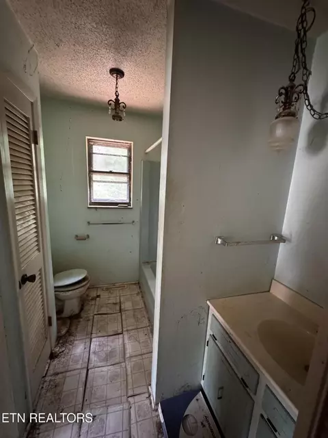 Bath - 732 Greenbriar Rd, Talbott, TN 37877 photo 2 of 2