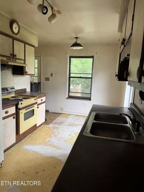 Kitchen - 732 Greenbriar Rd, Talbott, TN 37877 photo 2 of 2