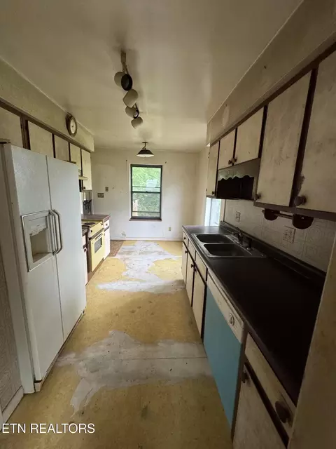 Kitchen - 732 Greenbriar Rd, Talbott, TN 37877 photo 1 of 2