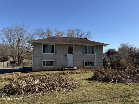 8204 Fallen Rock Dr, Knoxville, TN 37923