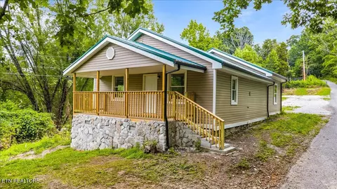 151 Sunflower Ln, La Follette, TN 37766