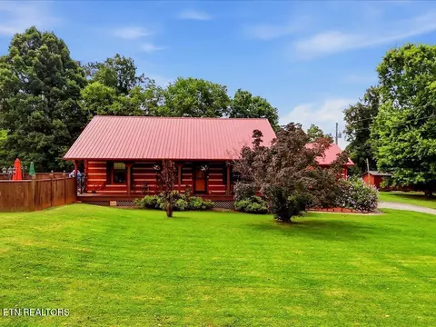 855 Chestnut Grove Cir, Dandridge, TN 37725