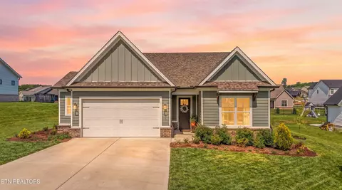 146 Clover Cir, Lenoir City, TN 37772